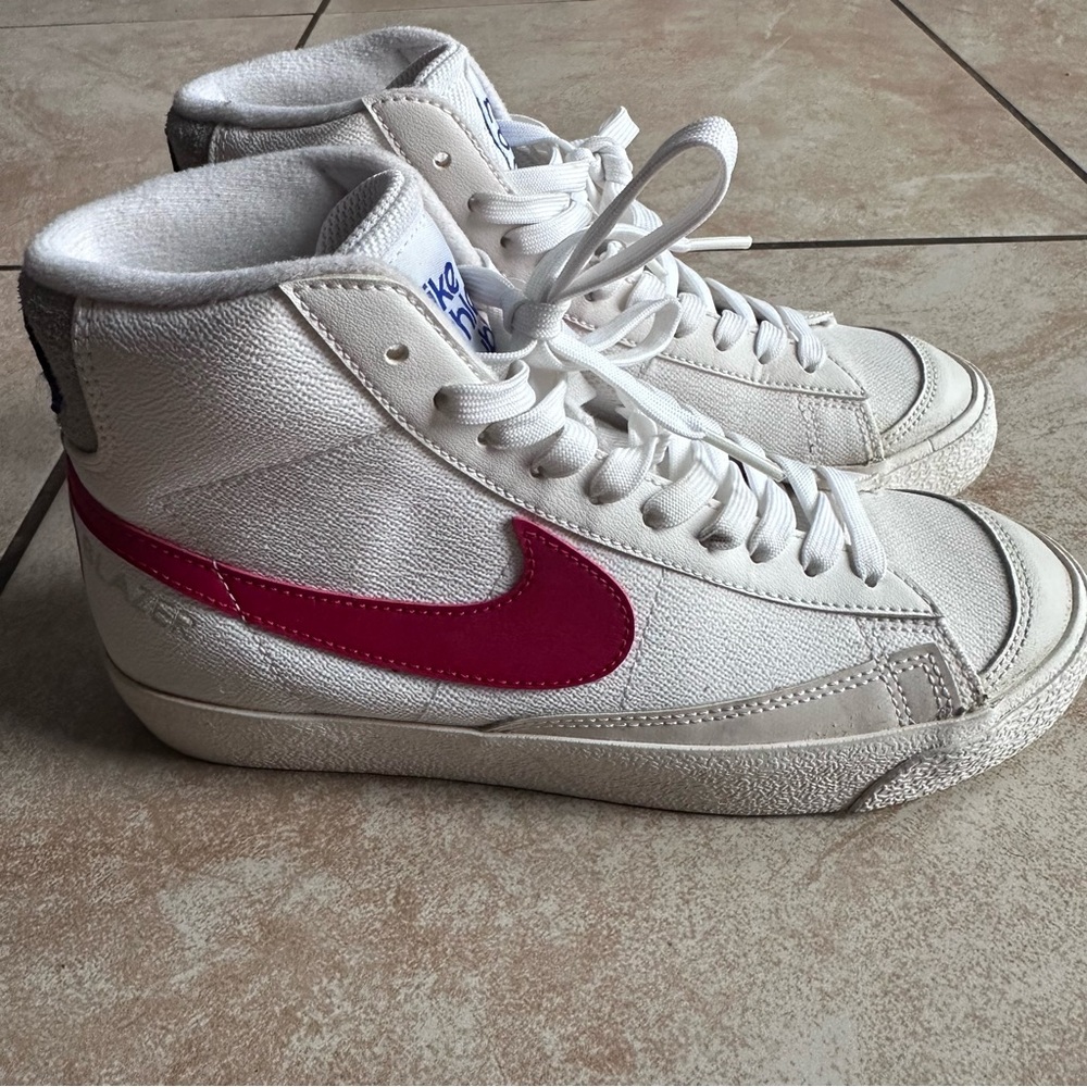 Nike White and Red Blazer Mid ‘77 Athletic Sneakers